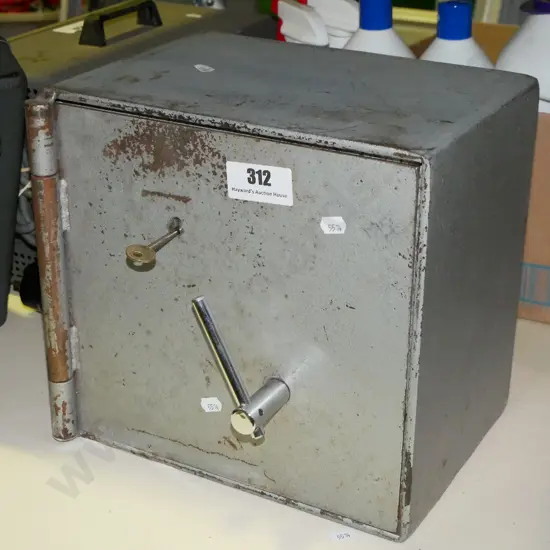 lockable heavy duty safe H-280 W-300 D-210 key in office