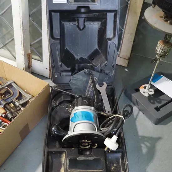 cased B&D plunge router