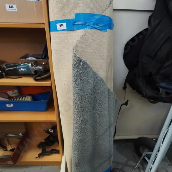 roll of green carpet L-2900 W-2160