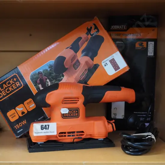 B&D finishing sander with additional sand paper