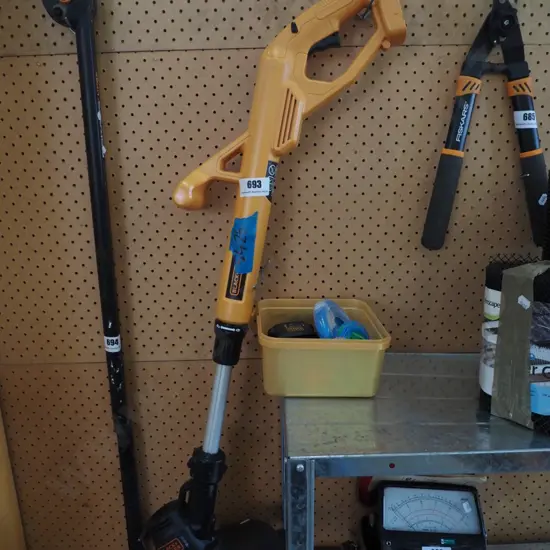 B&D light weight battery powered line trimmer