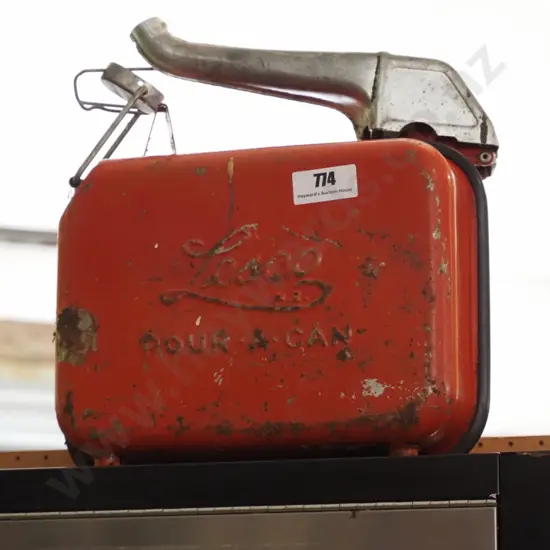 Lesco pourer can - lid needs attention