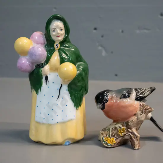 2 figurines - Beswick bullfinch bird and a Coalport balloon seller H-140