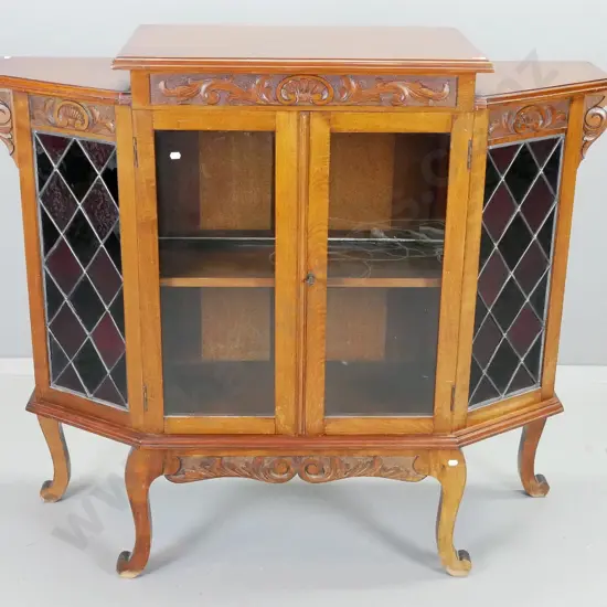 Edwardian kauri & beech parlour cab leg display cabinet with carved frieze, 2 glazed cupboard doors, coloured glass