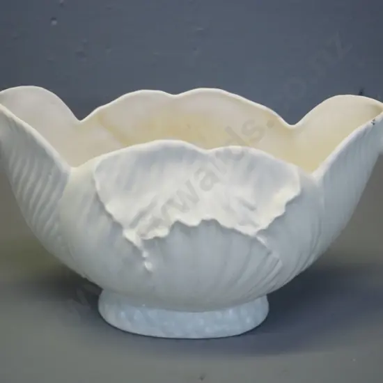 Crown Lynn cabbage leaf vase No. 598 H-170 L-300