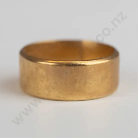 18ct 6mm wide wedding band [small size] 4.3gms