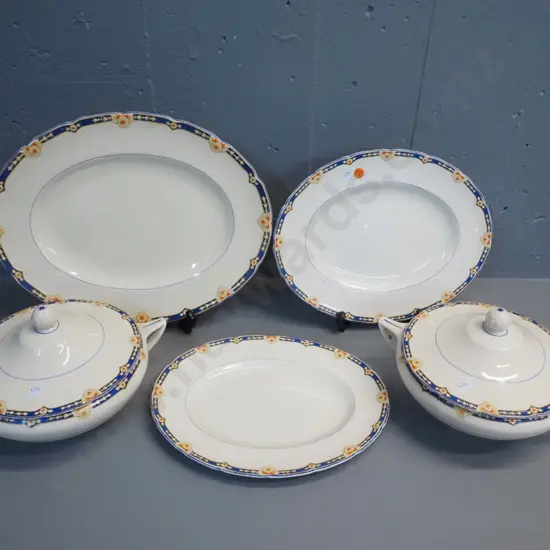 John Maddocks and Son Royal Ivory Ware serving items - 3 graduated ashetts & 2 lidded vegetable dishes - largest ashett