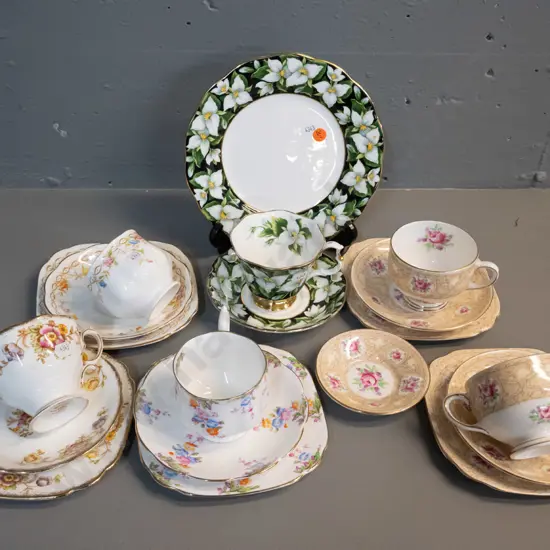 Royal Albert bone china - 5 trios including 2 'Devonshire Lace' a Trillium cup, saucer and small cake plate D-205