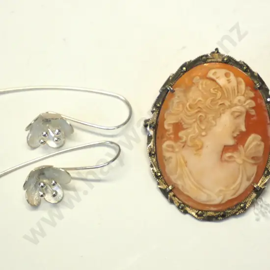 cameo brooch & pair of earrings