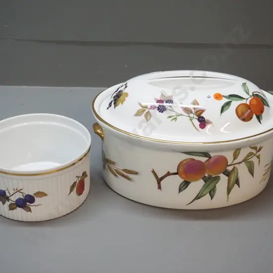 Royal Worcester Evesham pattern large oval casserole H-190 L-300 W-250 and a souffle dish