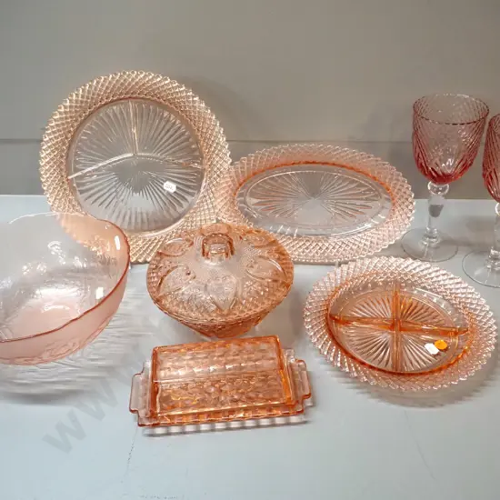 8 pieces of moulded pink depression glass - 3 diamond-edged plates, salad bowl H100 D230, covered bowl, etc.