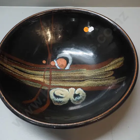 Brian Gartside New Zealand studio pottery bowl H-110 D-340