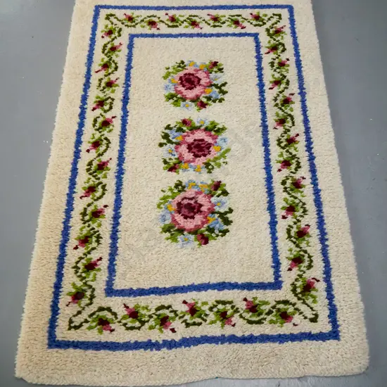 woollen, white ground rug, three central roses, meandering foliate border L- 720, W -1070