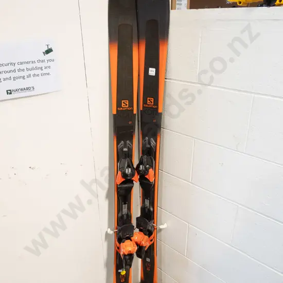 Red and black Salomon skis