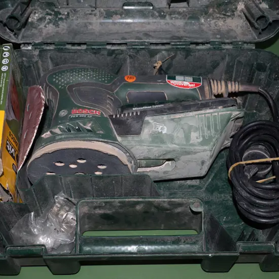 Bosch orbital sander Model PEX330AE - green - in green carry case