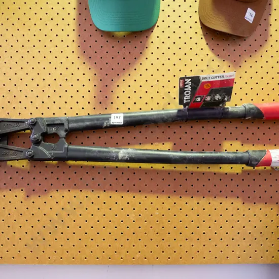 Bolt cutters 