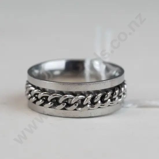 Silver ring with links round circumference