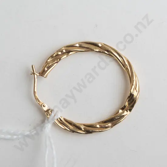 9ct gold earring (damaged).