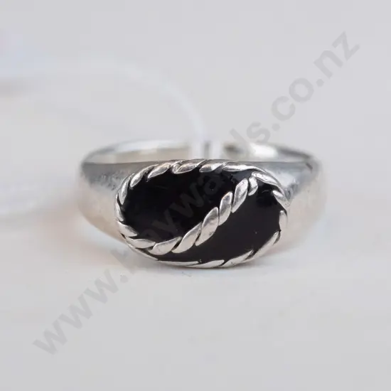 Silver Wolf Circus ring, rope patter across black front
