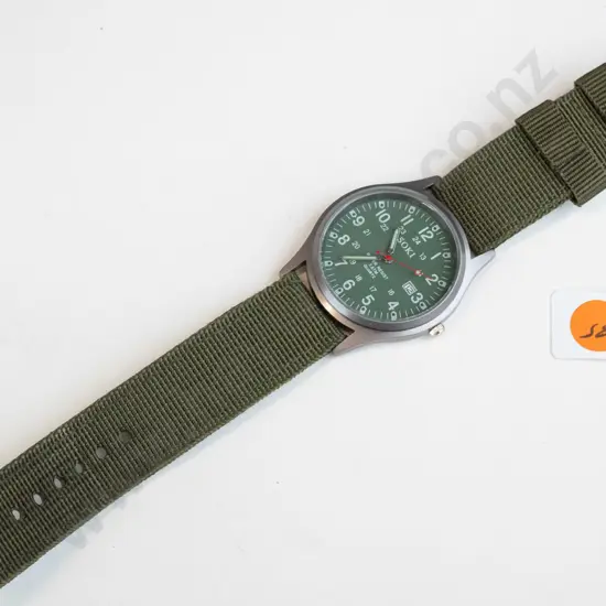 Green fabric strap watch - Soki brand. 