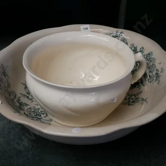 washbowl and chamber pot