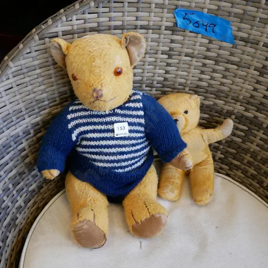 2 vintage teddy bears