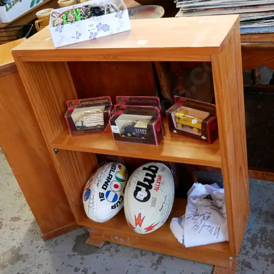 small bookcase H- 790, W- 600, D- 200