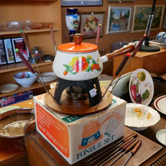 box unused fondue set