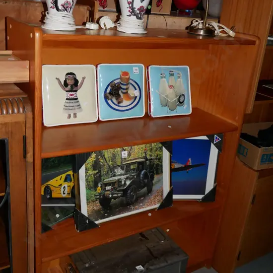 pine bookcase H- 1110, W- 890, D- 280