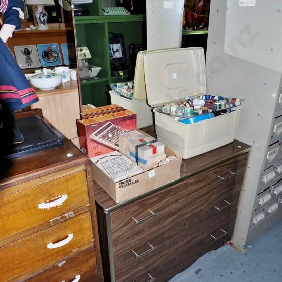 3 drawer Formica mirror back dresser H- 1430, W- 800, D- 400