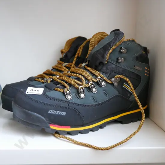 pair of as new Dwzrg size 40 tramping boots