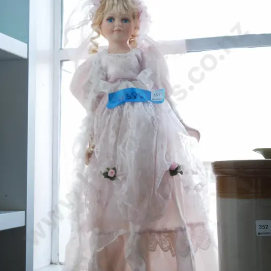 porcelain display doll H- 620