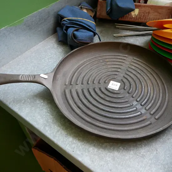 cast iron frying pan