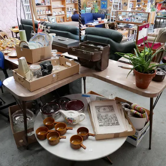 metal legged Formica topped corner table - some damage to edges H- 770, W- 1170, D- 1150