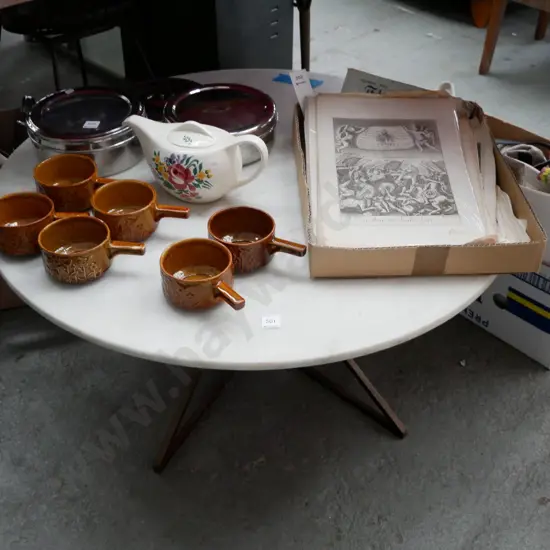 metal based marble topped circular coffee table H- 400 Diam -900