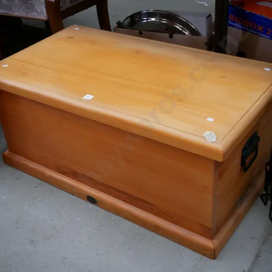 rimu blanket box