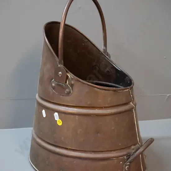 vintage beaten copper coal scuttle, some wear & dents H-370 W-320