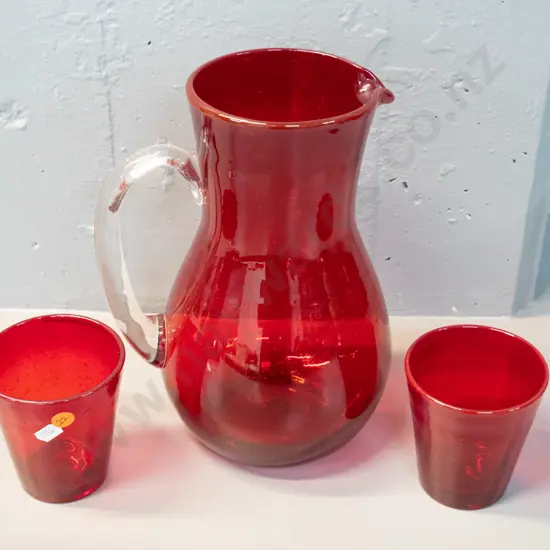 large ruby glass water jug with clear handle and 2 tumblers - jug H-265 W-200 at handle