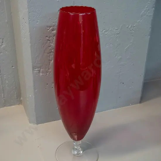 large ruby glass vase with clear stem H-490 D-130 at middle