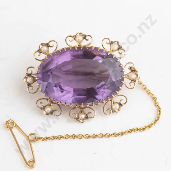 9ct gold amethyst & seed pearl brooch, 8x 2mm pearls, 26x 17mm oval amethyst, safety chain, 10gms total,