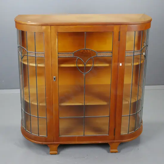 deco oak bow-front china cabinet with leadlight door and end panels, 2 timber shelves, lockable, with key - some marks