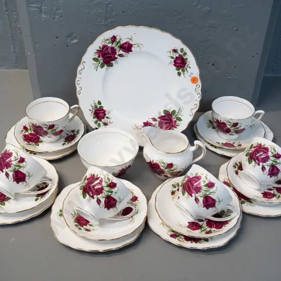 Colclough red rose 21-piece tea set