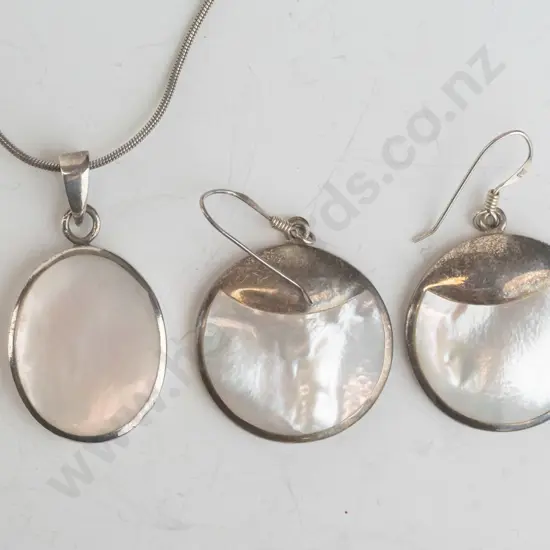 silver mother of pearl neckllace & siver mother of pearl earrings both stamped 925