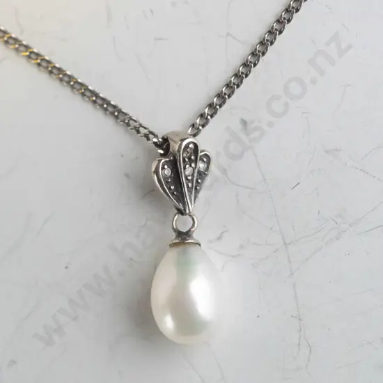 pearl/silver necklace stamped 925