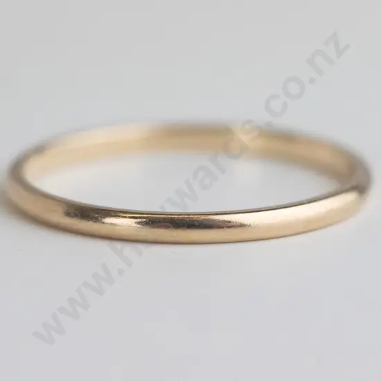 9ct gold wedding band stamped