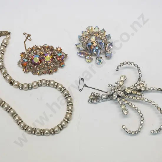 costume necklace & 3 costume brooches
