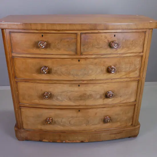 Victorian mahogany bow-front 5-drawer chest - wooden knobs w/mother of pearl inlay - some veneer damage and fading H1070