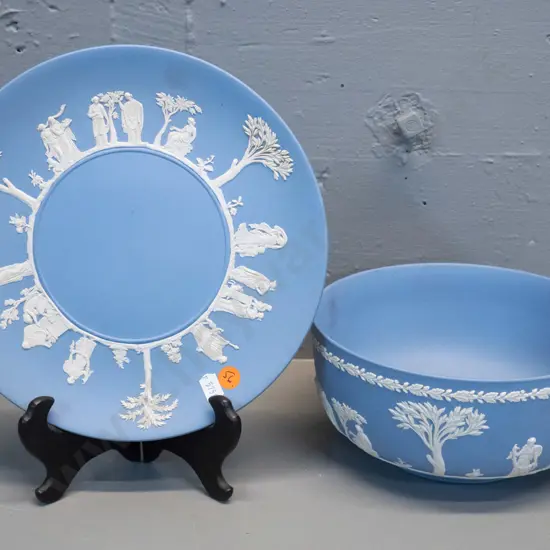 Wedgwood Jasperware light blue fruit bowl H-95 D-200 and cabinet plate