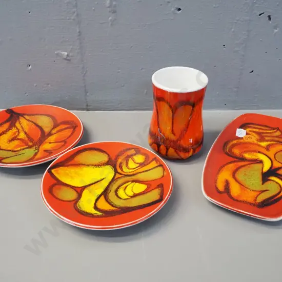4 pieces retro Poole Delphis pattern - vase H-90, round plates are D-125