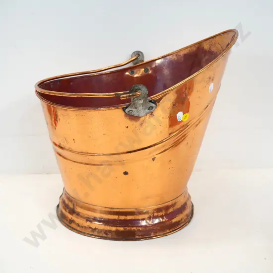 copper coal scuttle, minor dents and marks H-360 W-380